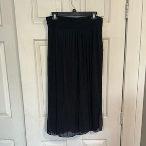 Metro Wear Black midi skirt size large
